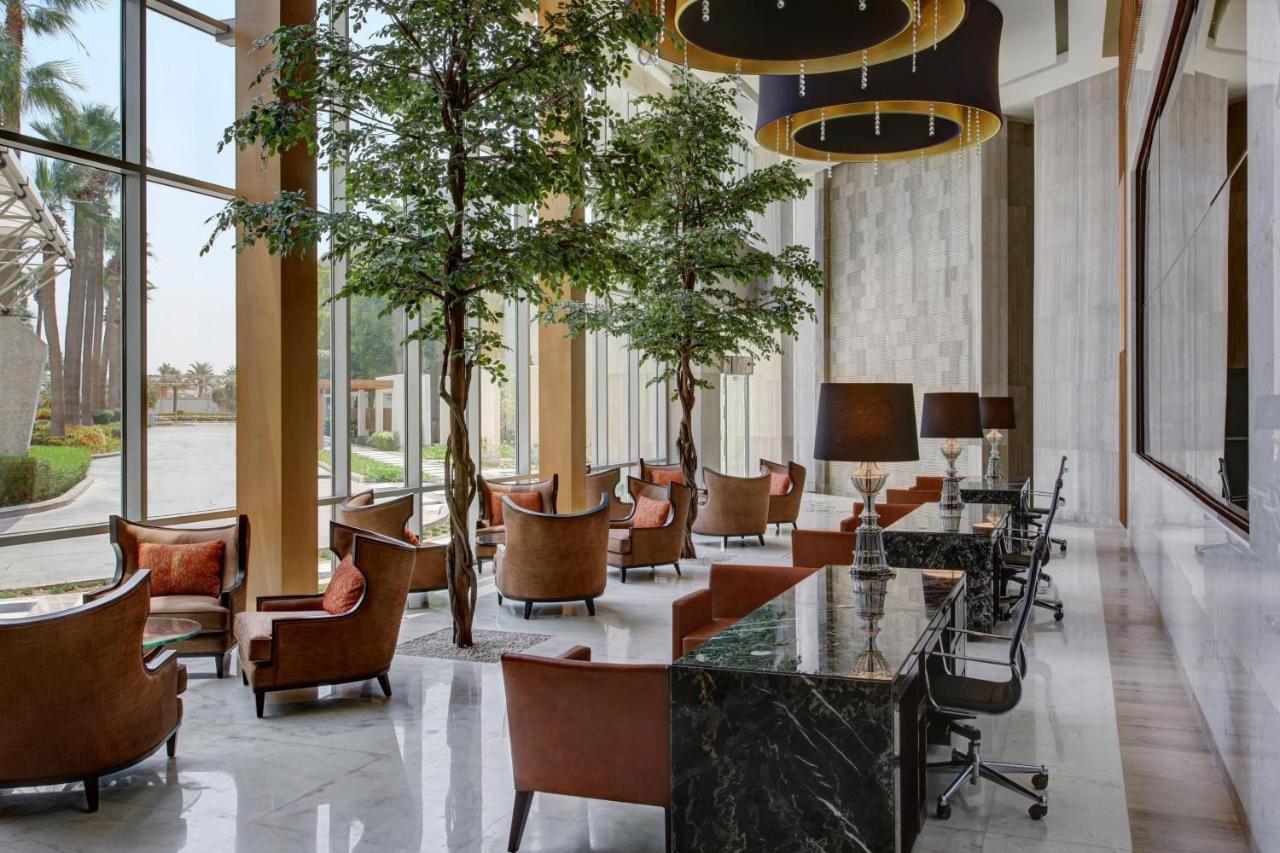 Sheraton Jeddah Hotel - Saudi Brothers Commercial Company Branch Exterior foto The lobby of the hotel