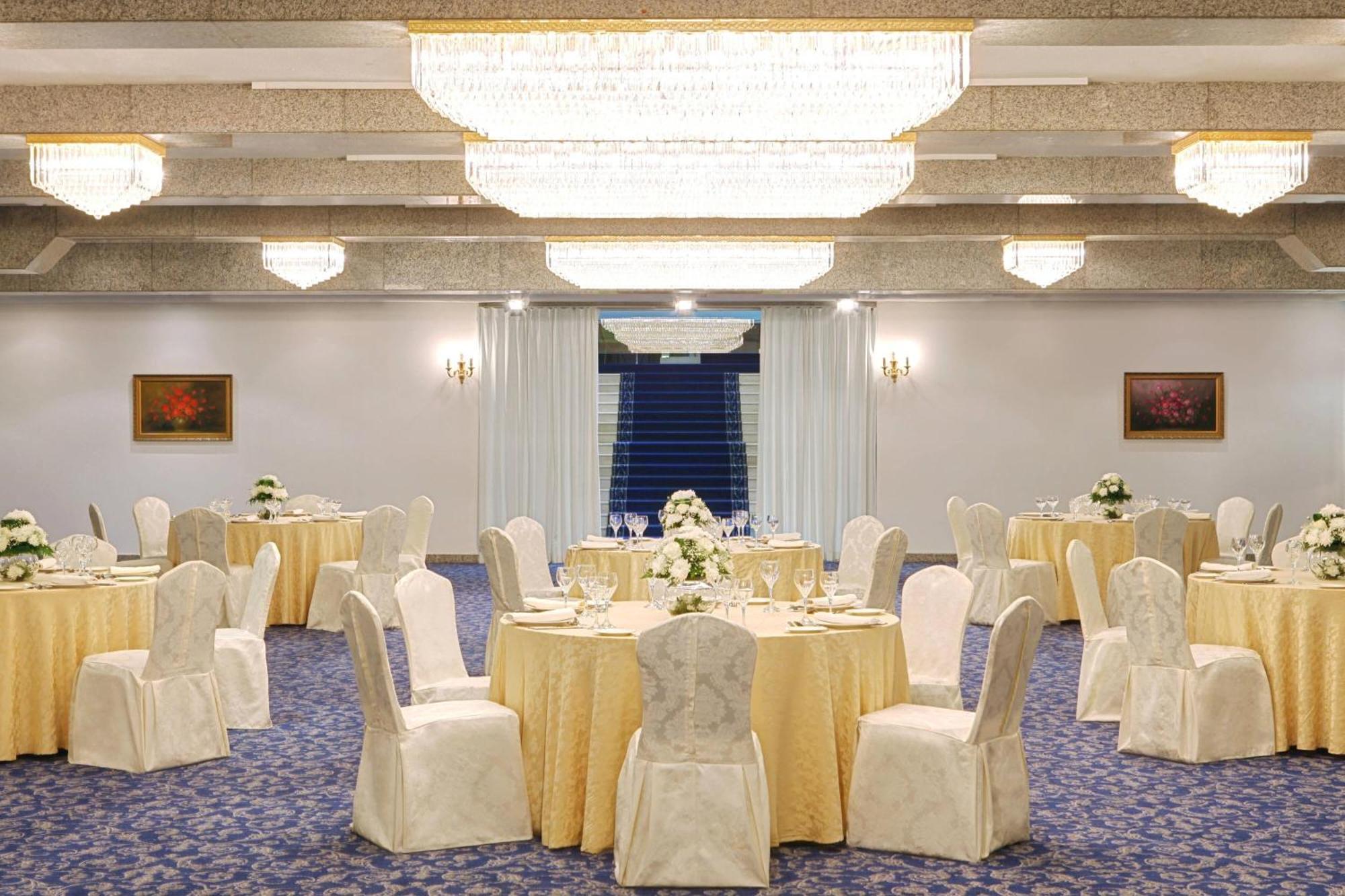 Sheraton Jeddah Hotel - Saudi Brothers Commercial Company Branch Exterior foto The ballroom
