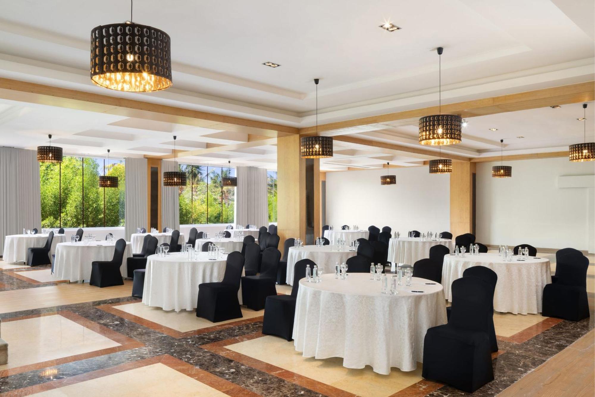 Sheraton Jeddah Hotel - Saudi Brothers Commercial Company Branch Exterior foto The ballroom