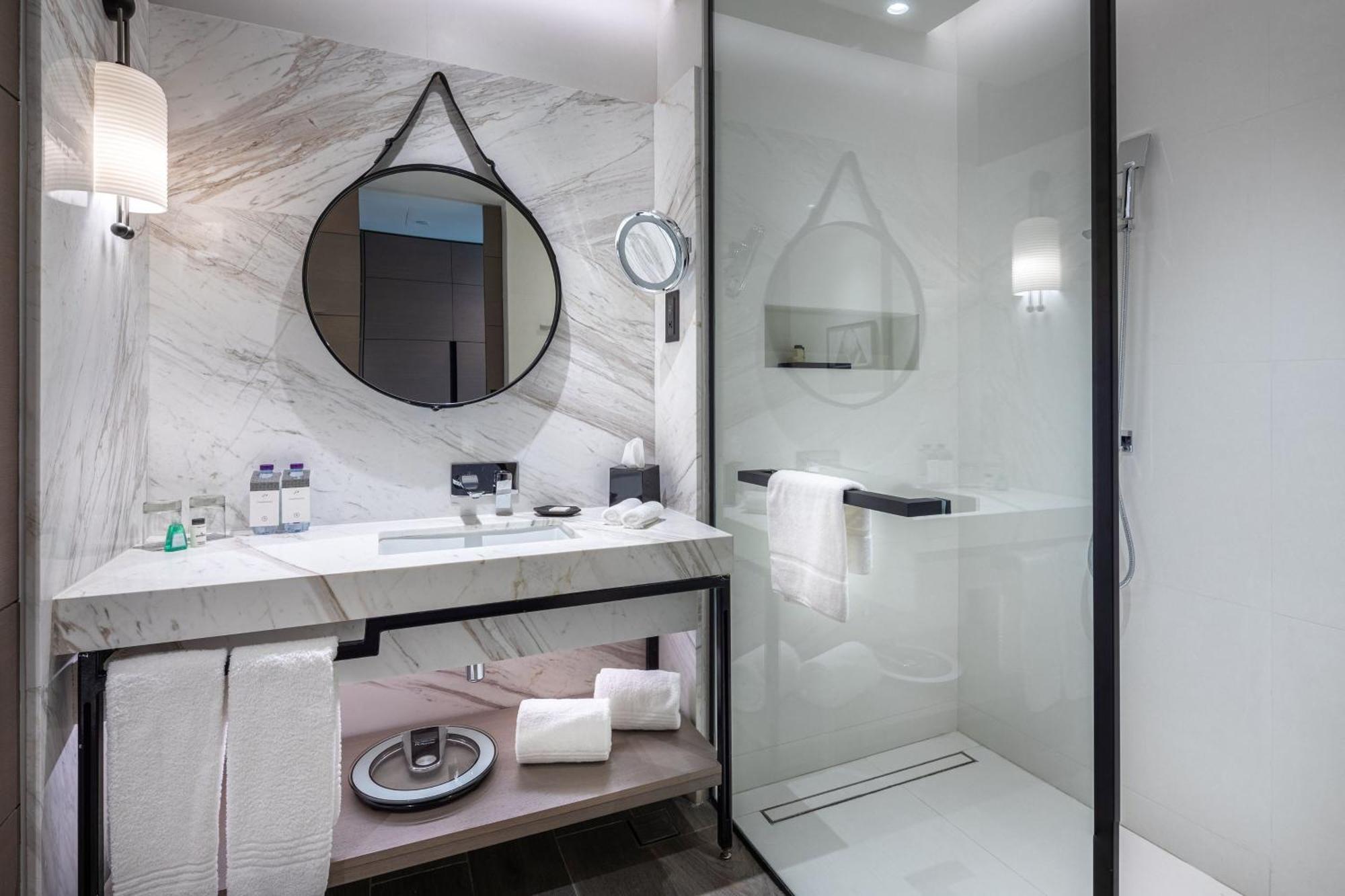 Sheraton Jeddah Hotel - Saudi Brothers Commercial Company Branch Exterior foto Bathroom