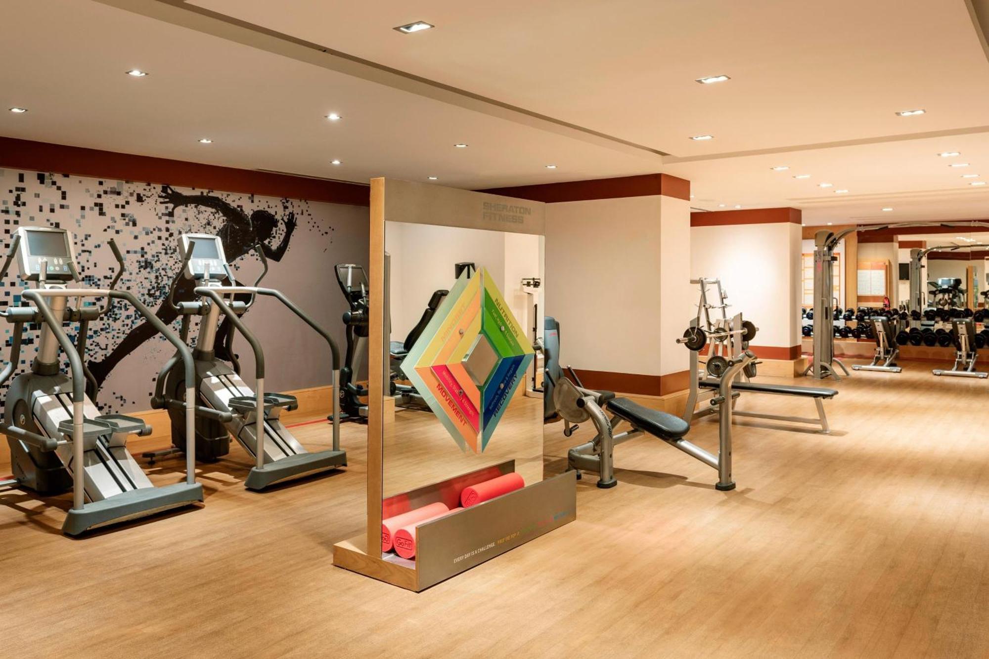 Sheraton Jeddah Hotel - Saudi Brothers Commercial Company Branch Exterior foto The gym at the hotel
