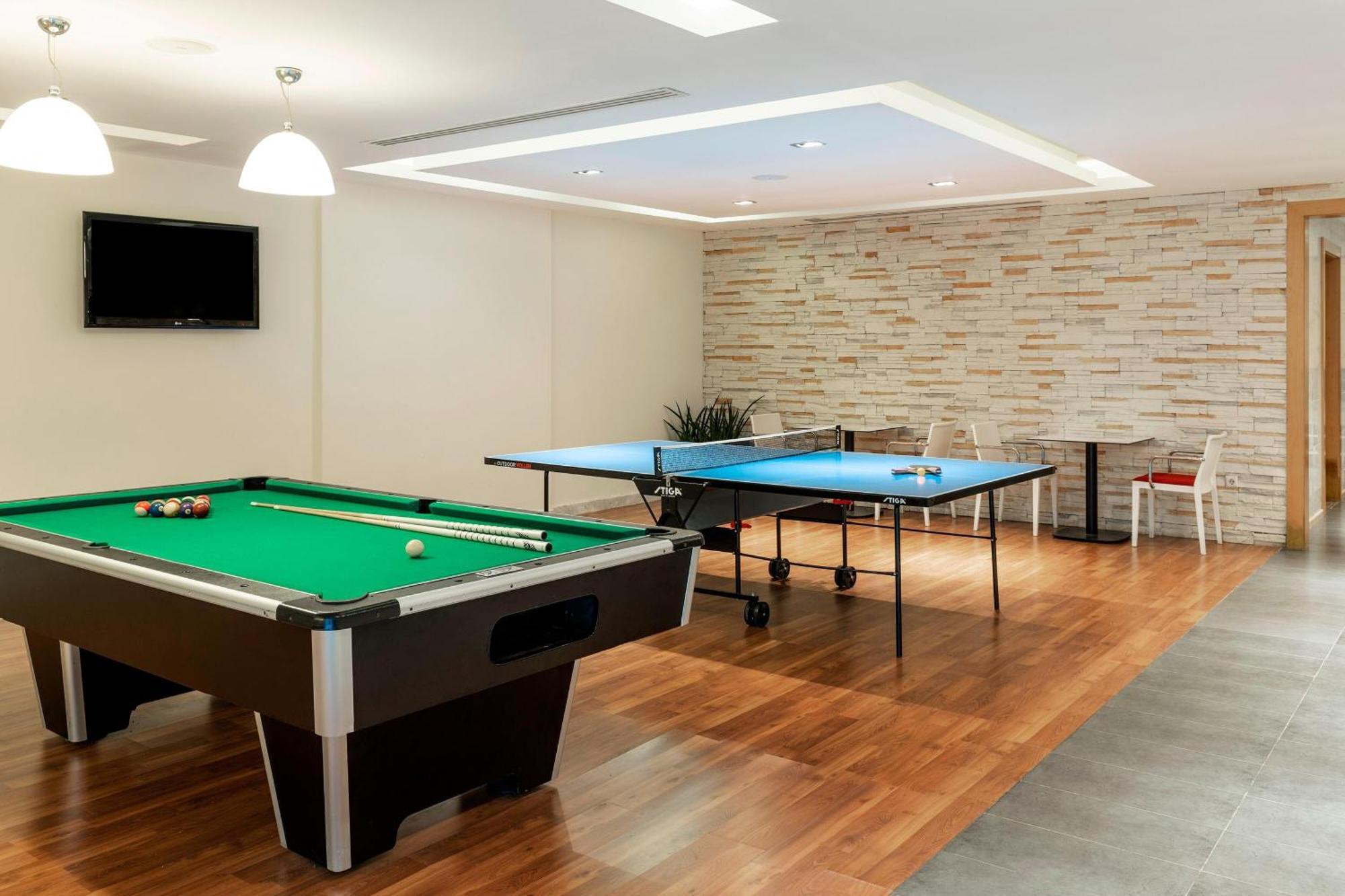 Sheraton Jeddah Hotel - Saudi Brothers Commercial Company Branch Exterior foto Games room