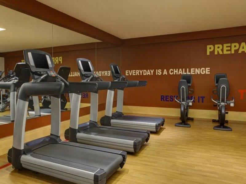 Sheraton Jeddah Hotel - Saudi Brothers Commercial Company Branch Exterior foto The Fitness Centre