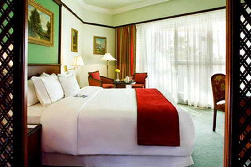 Sheraton Jeddah Hotel - Saudi Brothers Commercial Company Branch Exterior foto A bedroom at the hotel