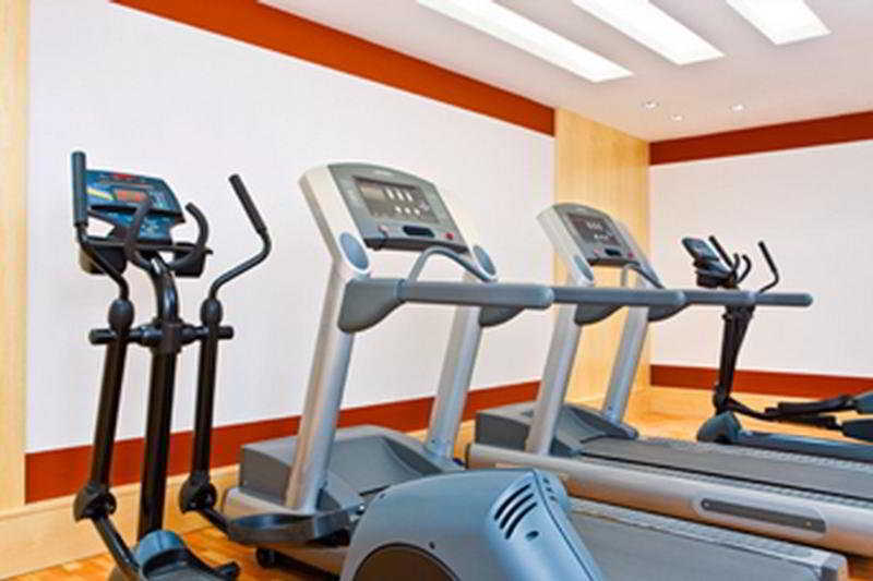 Sheraton Jeddah Hotel - Saudi Brothers Commercial Company Branch Exterior foto Elliptical trainer (left)