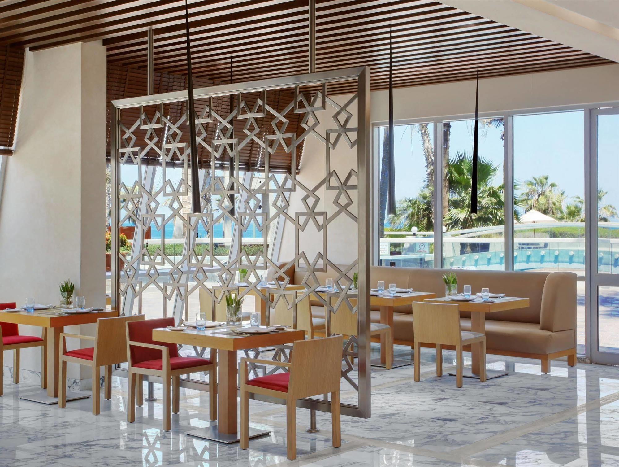 Sheraton Jeddah Hotel - Saudi Brothers Commercial Company Branch Exterior foto The Beach Club